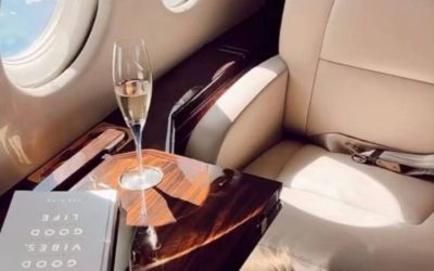 تفاوت پرواز فرست کلاس و اکونومی: سفری از زمین تا آسمان در تجمل و راحتی