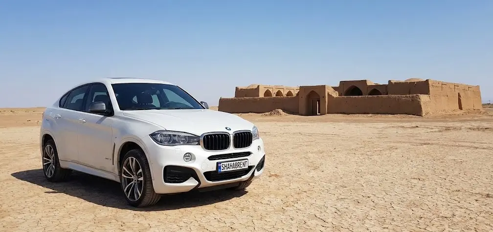 بی ام وی ایکس 6 در بیابان